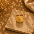 Bred Hamret Cuff Ring i Guld